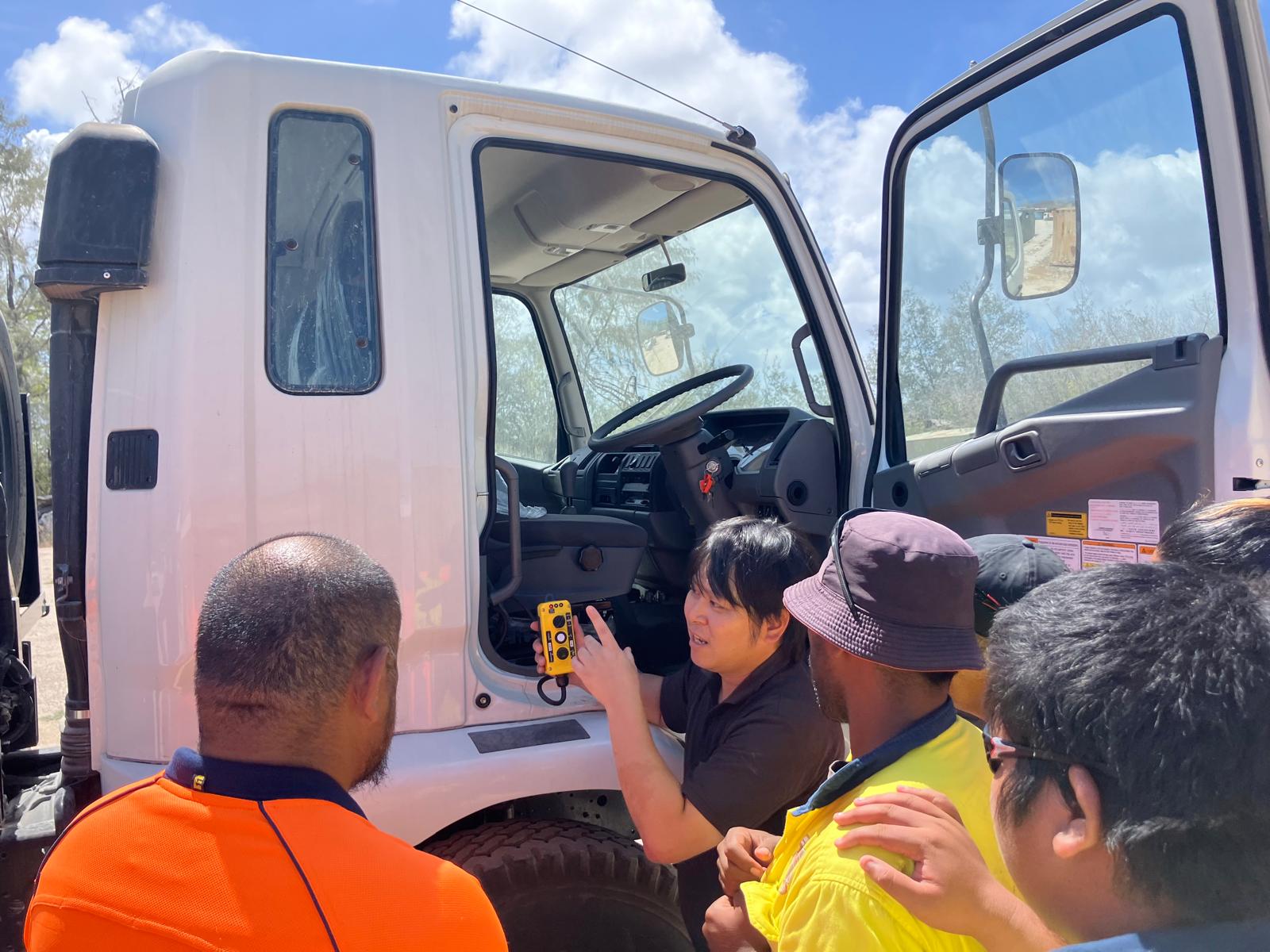 ナウル向け「塵芥車」を納品